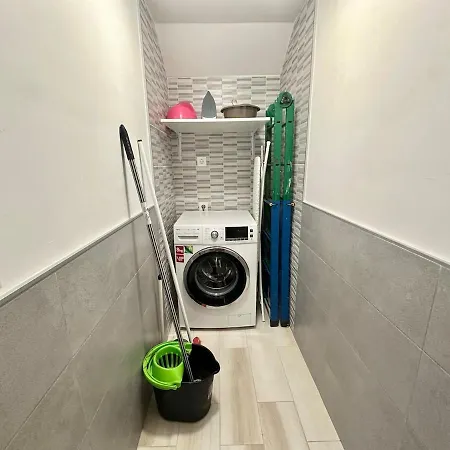 Appartamento Luna En Centro, 1 Min De La Playa, Cocina Completa Y Wifi